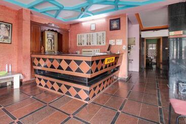 هتل O Sir Vr Sairam Lodge
