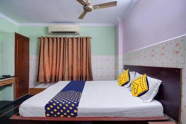 هتل O Sir Vr Sairam Lodge
