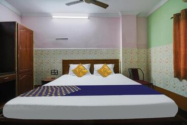 هتل O Sir Vr Sairam Lodge