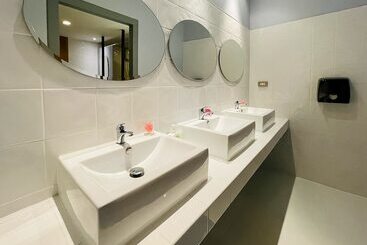 هاستل Rabbitel Phuket