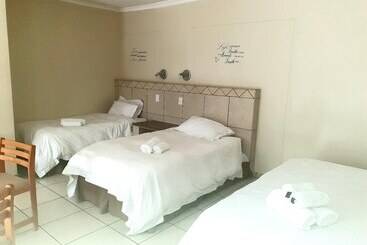 تختخواب و صبحانه Kuruman Lodge By Country Hotels
