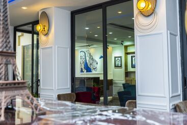هتل Bachou Gallery Suites