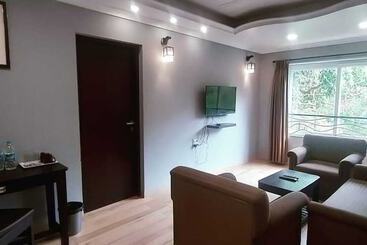 هتل Candolim Suites