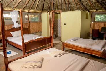 هتل Giraffe Hills Mara Camp