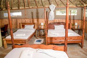 هتل Giraffe Hills Mara Camp
