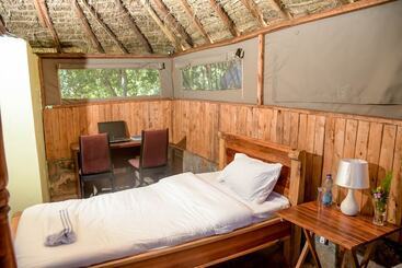 هتل Giraffe Hills Mara Camp