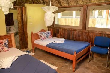 هتل Giraffe Hills Mara Camp
