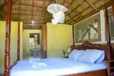 هتل Giraffe Hills Mara Camp