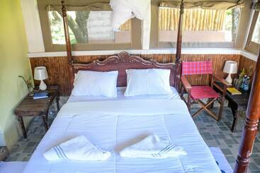 هتل Giraffe Hills Mara Camp