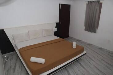فندق Iroomz S Silver Suites