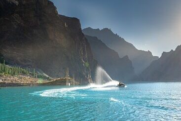هتل Luxus Hunza Attabad Lake Resort