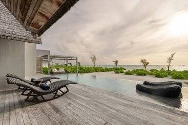 هتل Madifushi Private Island