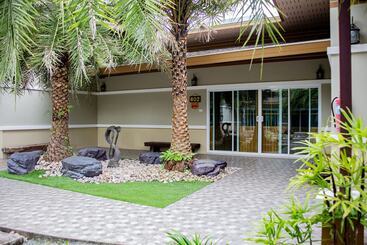 בית מלון כפרי Saline Hot Spring Resort