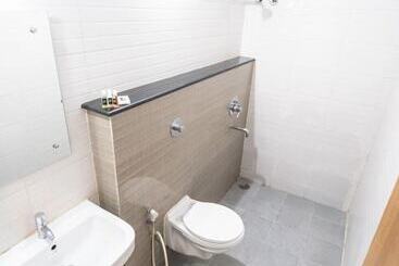 هتل Samasth Rooms And Suites By Ygh