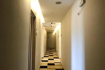 Shell Hotel Shanghai Minhang District Wenjing Road Metro Station