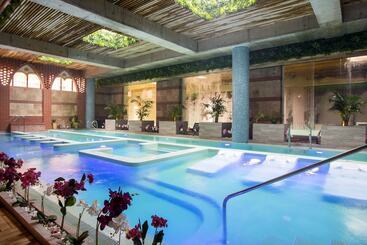هتل Spa Alchemist Residence