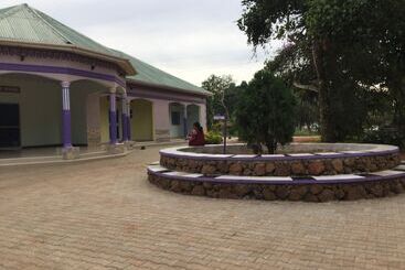 هتل Ssese Leisure Beach