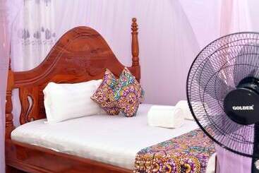 هتل Ssese Leisure Beach