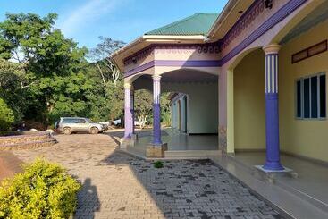 هتل Ssese Leisure Beach
