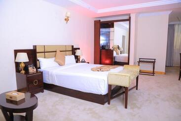 هتل Sunland International
