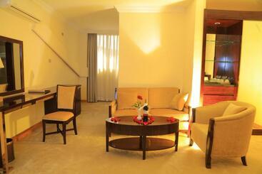 هتل Sunland International