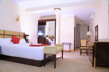 هتل Sunland International