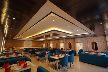 هتل Taj Crown Plaza