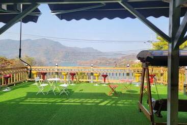 مُتل Jecheon Cheongpung Bali