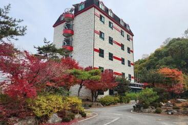 مُتل Jecheon Cheongpung Bali