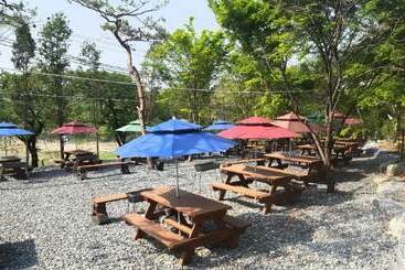 مُتل Jecheon Cheongpung Bali