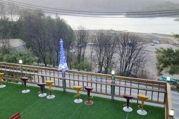 مُتل Jecheon Cheongpung Bali