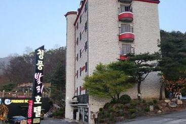مُتل Jecheon Cheongpung Bali