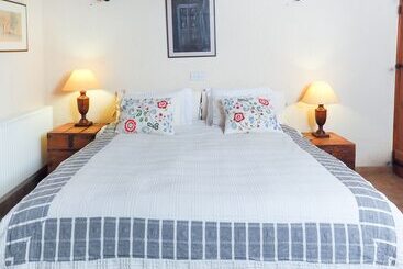 پانسیون Adamos Studio Hotel Apartments