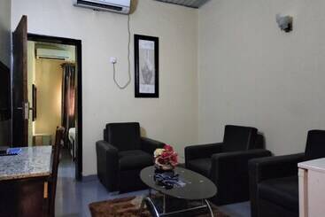 Steffan Hotel And Suites