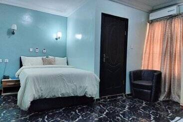 Steffan Hotel And Suites