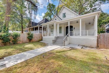 Family Home W/ Backyard ~ 2 Mi To Downtown Atlanta