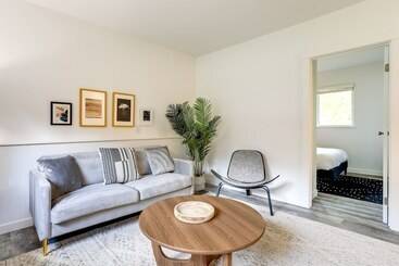 Beautiful Kenmore Retreat Near Marina & Beach!
