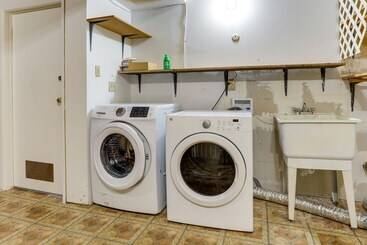 Beautiful Kenmore Retreat Near Marina & Beach!