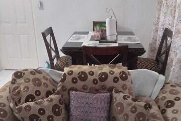 تختخواب و صبحانه Harmony Vybz Apartment