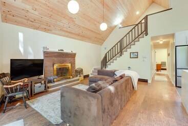 Bright + Modern Poconos Cabin: Community Beach!