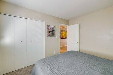 Charming Tempe Home W/ Pool & Putting Green!