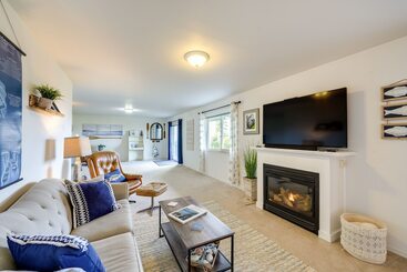 Coastal Haven W/ Hot Tub & San Juan Island Views