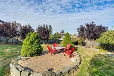 Coastal Haven W/ Hot Tub & San Juan Island Views