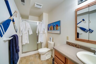 Coastal Haven W/ Hot Tub & San Juan Island Views