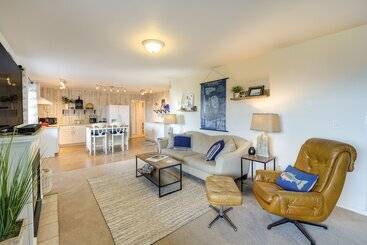 Coastal Haven W/ Hot Tub & San Juan Island Views
