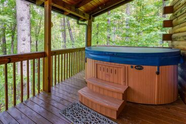Cozy North Carolina Cabin W/ Hot Tub & Fire Pit!