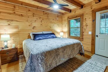 Cozy North Carolina Cabin W/ Hot Tub & Fire Pit!