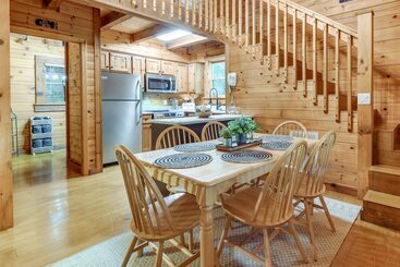 Cozy North Carolina Cabin W/ Hot Tub & Fire Pit!