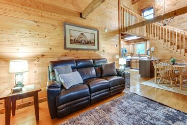 Cozy North Carolina Cabin W/ Hot Tub & Fire Pit!