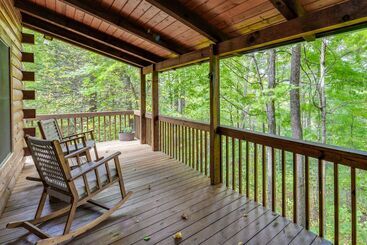 Cozy North Carolina Cabin W/ Hot Tub & Fire Pit!